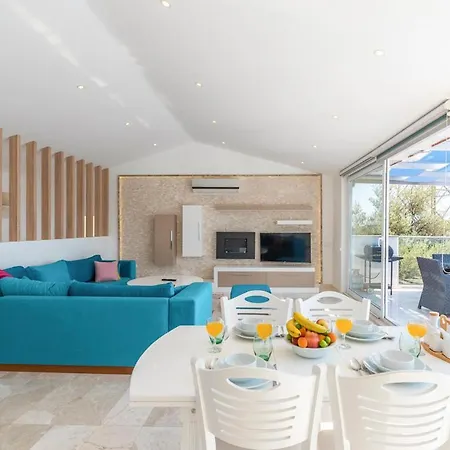 Sleeps 4 With Pool Air Con And Wifi וילה