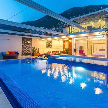 Sleeps 4 With Pool Air Con And Wifi וילה קלקן