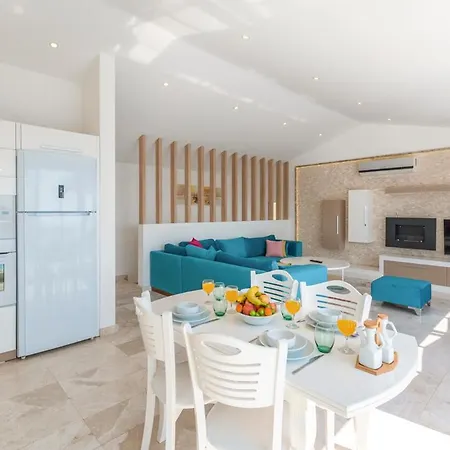 Sleeps 4 With Pool Air Con And Wifi וילה