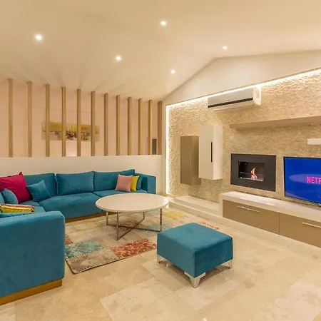 Sleeps 4 With Pool Air Con And Wifi * Καλκάν