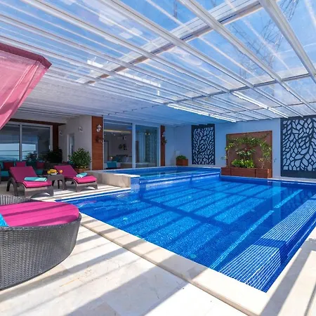 Sleeps 4 With Pool Air Con And Wifi Βίλα